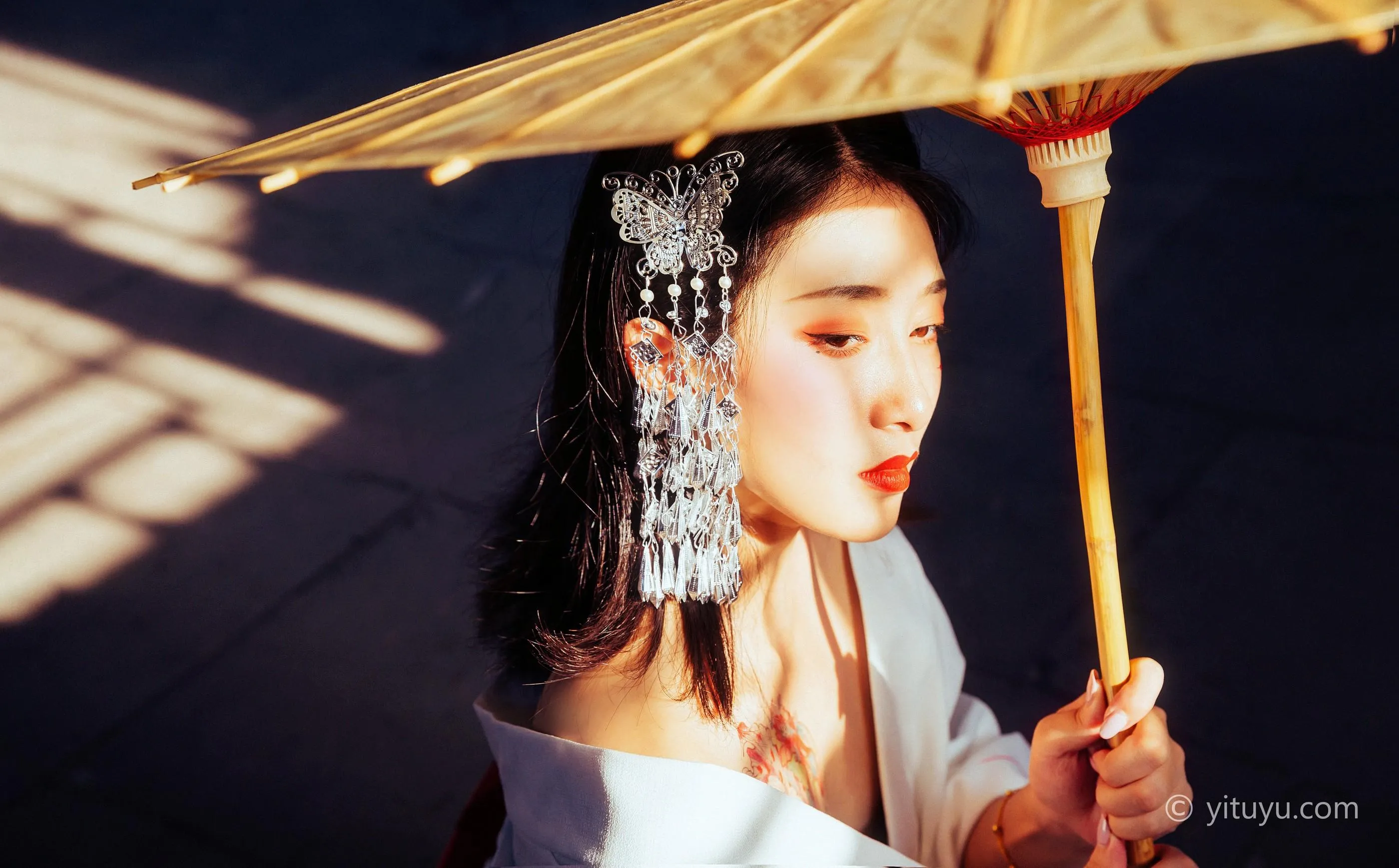 [YITUYU艺图语]2021.06.18 性空山 王月 [28P]插图1